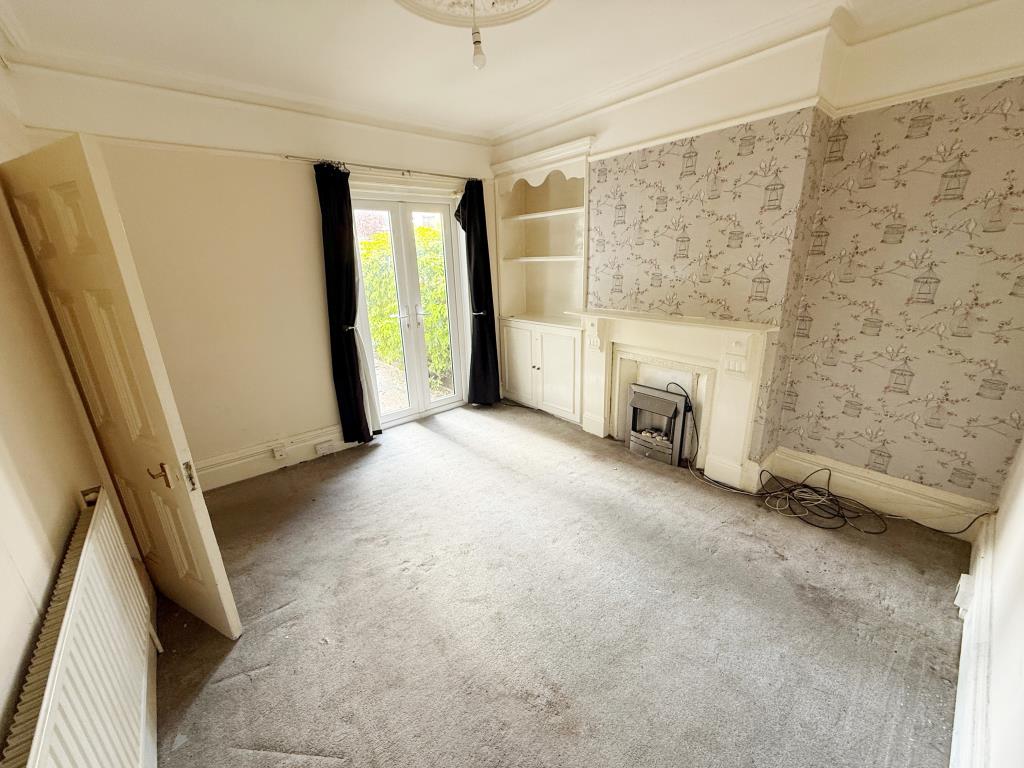 Lot: 167 - FREEHOLD BLOCK OF FLATS - Flat one bedroom